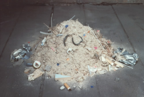 The ja ja nein nein living room sculpture