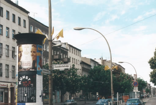 The ja ja nein nein living room sculpture